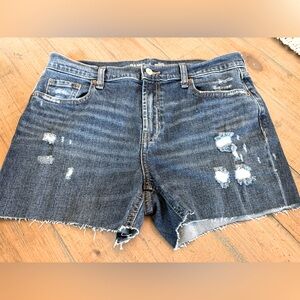 Old Navy Mid-Rise Boyfriend Style Distressed Jean Shorts.  Size 8.